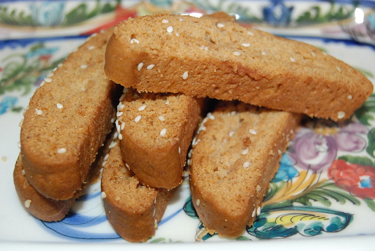 Vegetarian, vegan paximadia biscotti cookies from Glyka Sweets