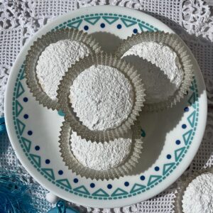 Kourambiedes (with almonds)